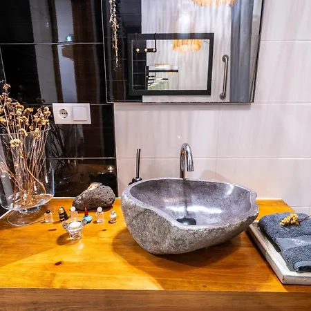 Epicenter City Apartment *